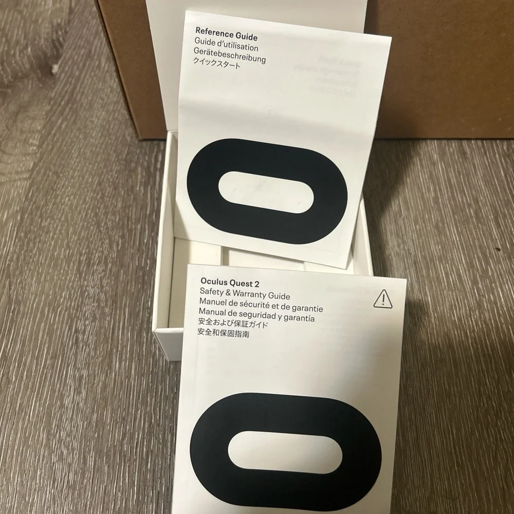 Oculus Standalone VR Headset with Controllers - Gray